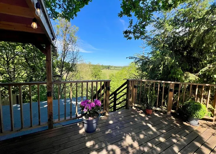 The Pines Treehouse At Treetops Hideouts