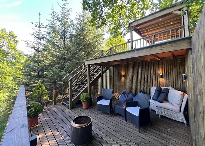 The Pines Treehouse At Treetops Hideouts